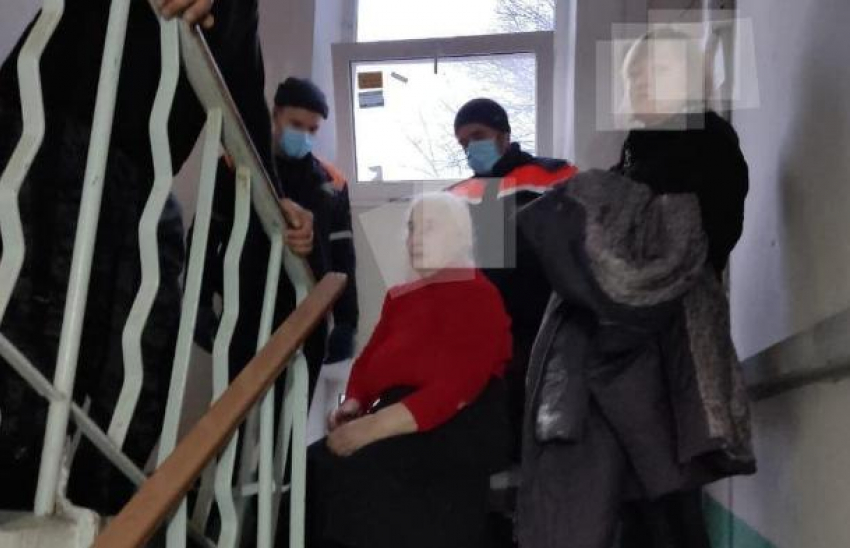 Новороссийские спасатели не оставили в беде пожилую жительницу города-героя 