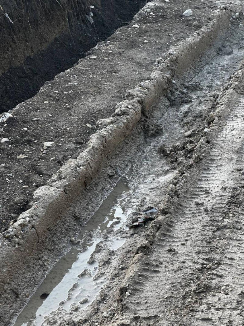 Дорога утонула после обустройства ливневки в Раевской