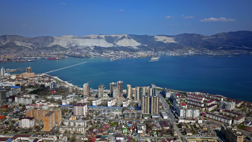 «Наша служба и опасна, и трудна» - о погоде в Новороссийске в этот праздничный день