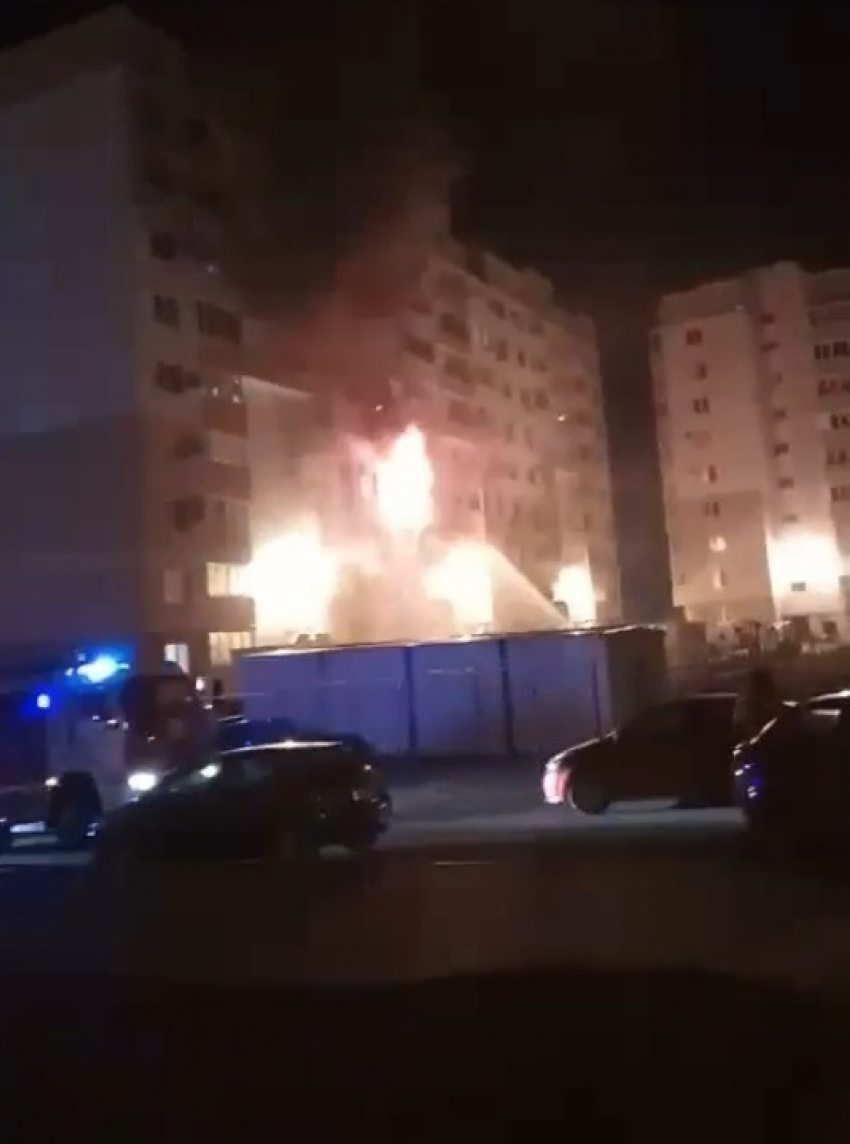 В Новороссийске пожарные не могли подъехать к месту пожара из-за припаркованной машины