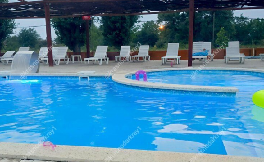 Маленькая девочка утонула в бассейне на базе отдыха