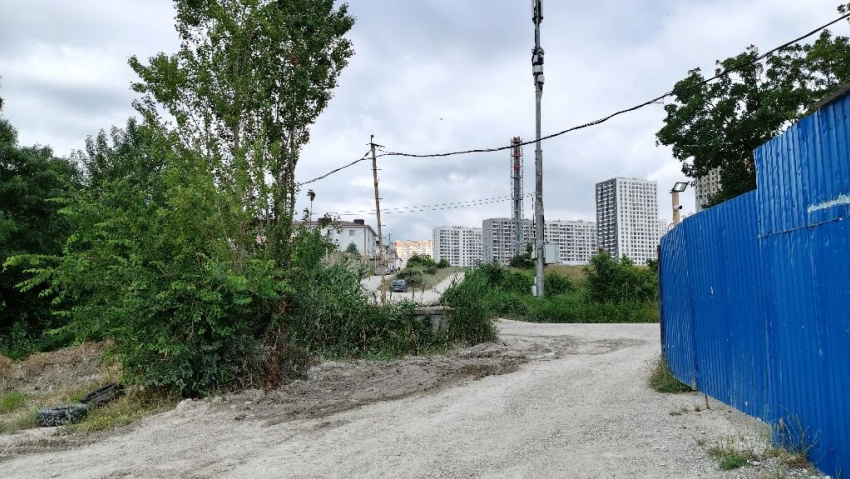 В Новороссийске уберут дорогу, чтобы построить детский сад: будут ли альтернативы проезда