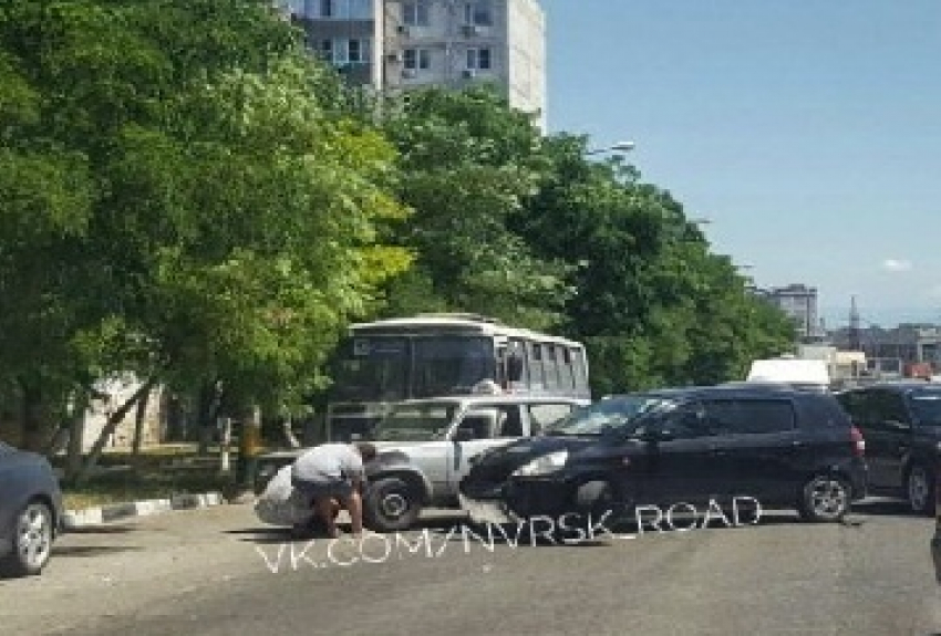 Авария, из-за которой «встала» Волгоградская улица, попала на видео