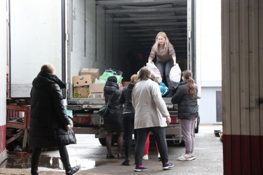 Новороссийцы продолжают собирать гуманитарную помощь для беженцев из ДЛНР