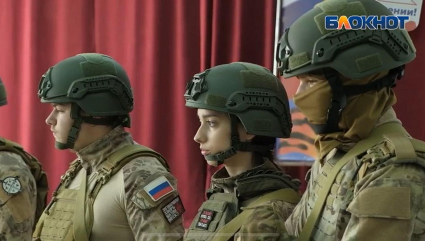 О любви к Родине: пограничники поздравили школьников Новороссийска с 9 мая