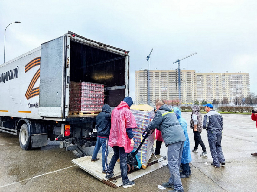 Из Краснодарского края в украинский Херсон отправили 60 тонн продовольствия