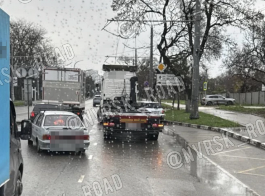 Контейнеровозы везде: аварии и «бордовые» пробки в Новороссийске