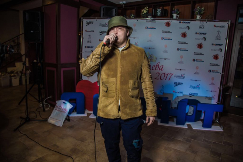 Конкурс красоты в Новороссийске попытался сорвать бездомный и удивил всех