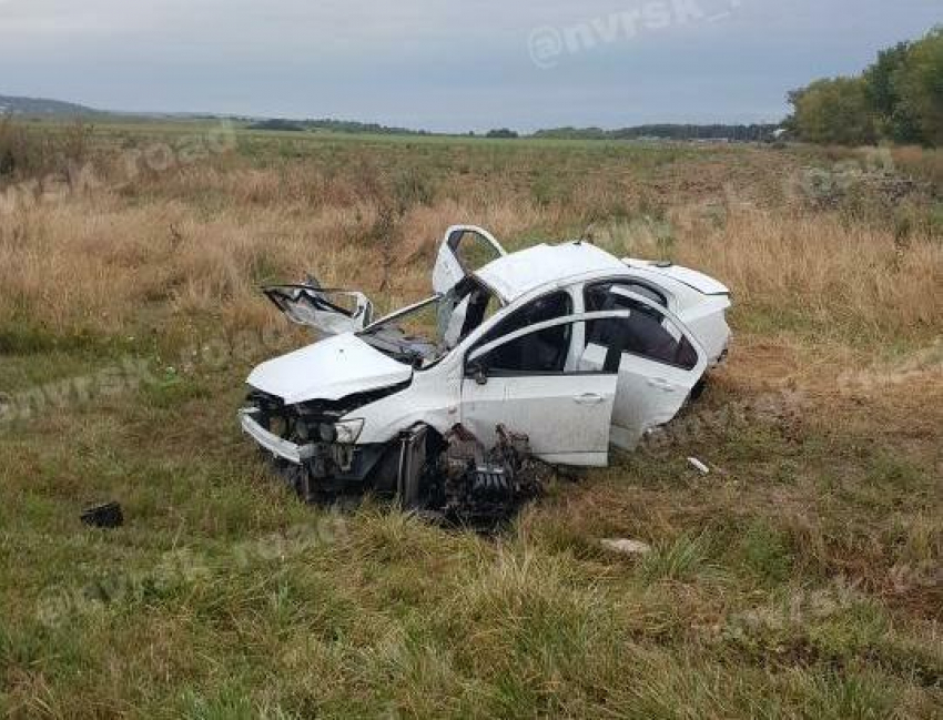 Вылетел из автомобиля и насмерть разбился мужчина под Новороссийском