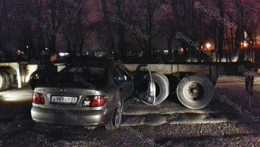 Контейнеровоз не уступил иномарке в Новороссийске