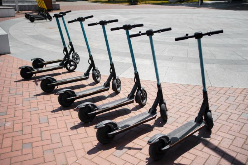 Катаешься - плати! В России хотят ввести налог на самокаты