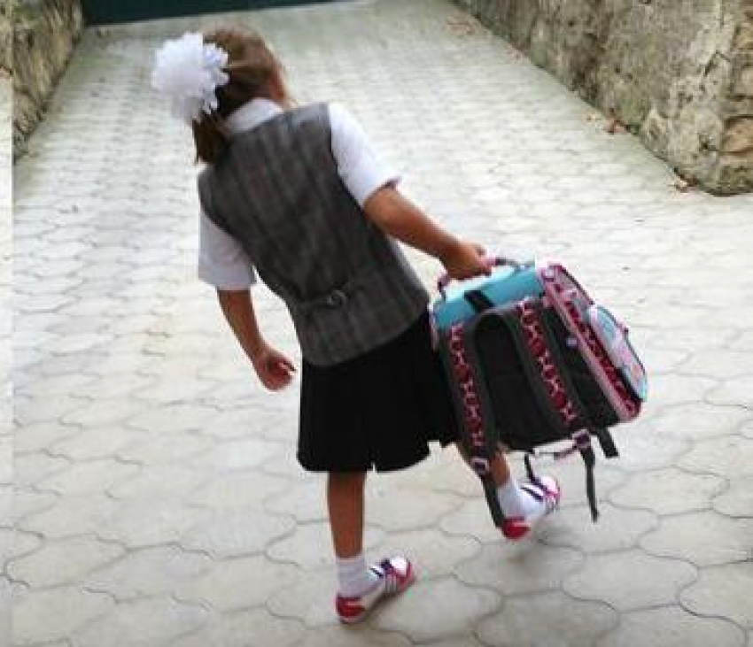 Сколько должен весить школьный рюкзак рассказали в Роспотребнадзоре 
