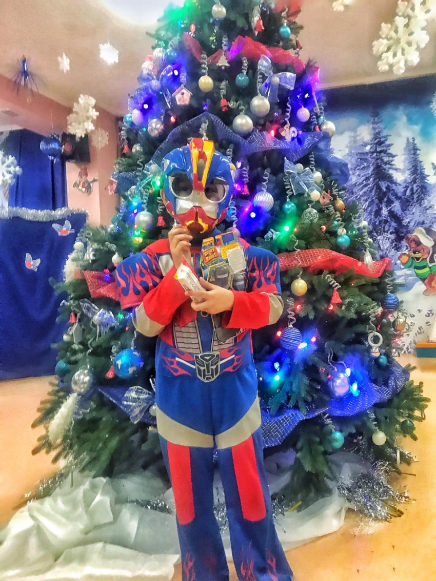 Владимир Демидов на Новый год трансформировался в Оптимуса Прайма