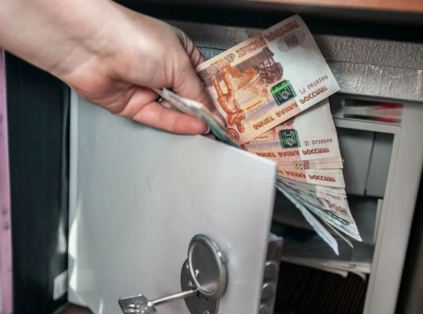 "Прекрасная няня» обокрала семью кубанцев на 150 тыс. рублей