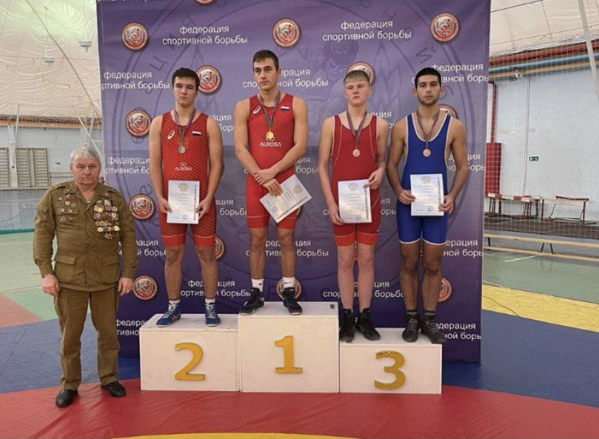 Новороссийцы получили 10 медалей краевого турнира по борьбе
