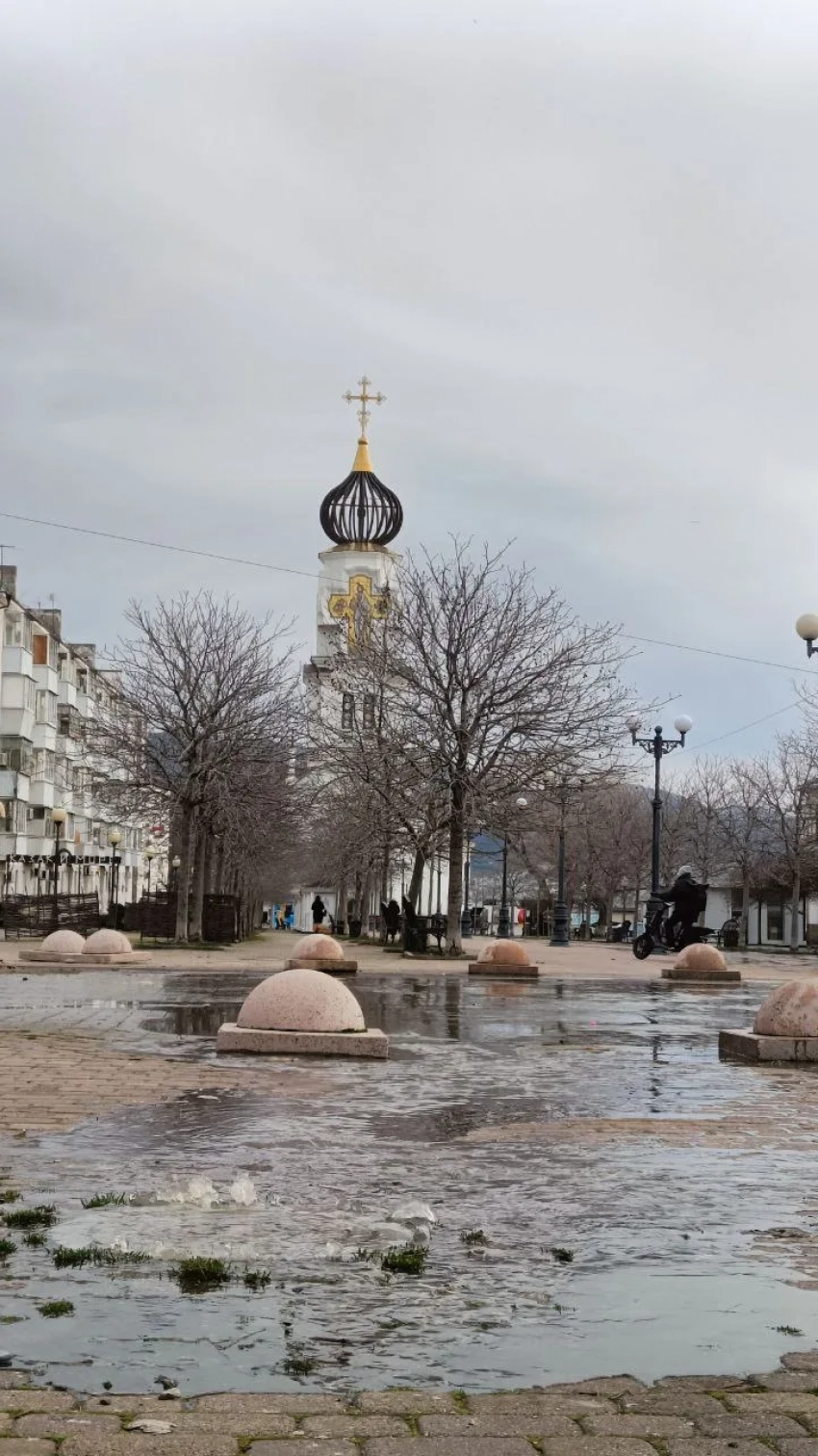 «Город Средневековья»: новороссийцы жалуются на грязь и мусор в туристических местах