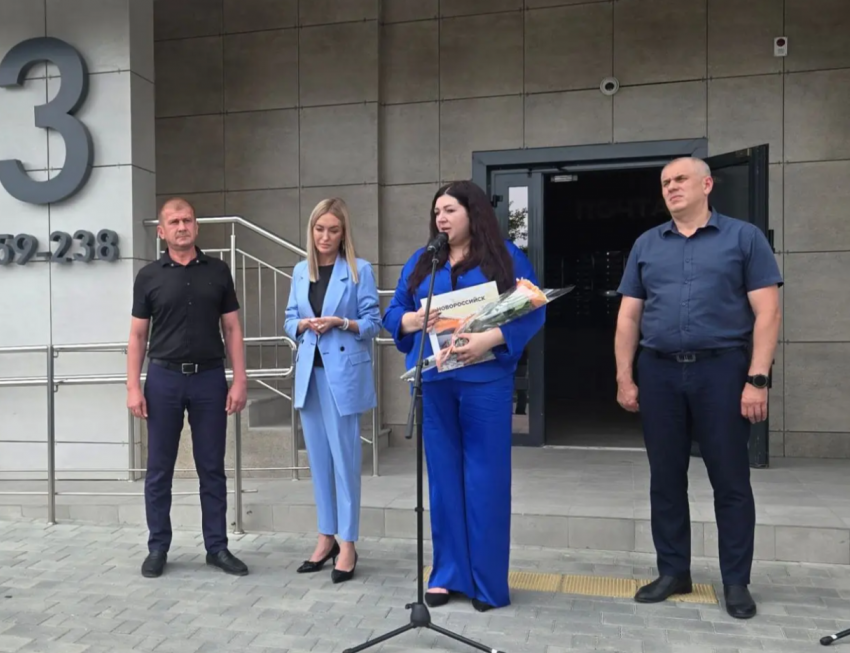 Семье погибшего моряка вручили ключи от новой квартиры в Новороссийске