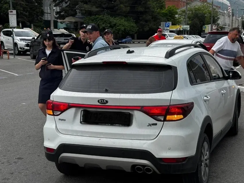 Без лицензии не возить: в Новороссийске отлавливают нелегальных таксистов 