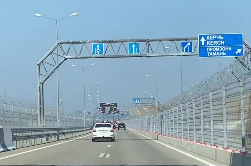 Проезд электромобилей и гибридных авто по Крымскому мосту запретят