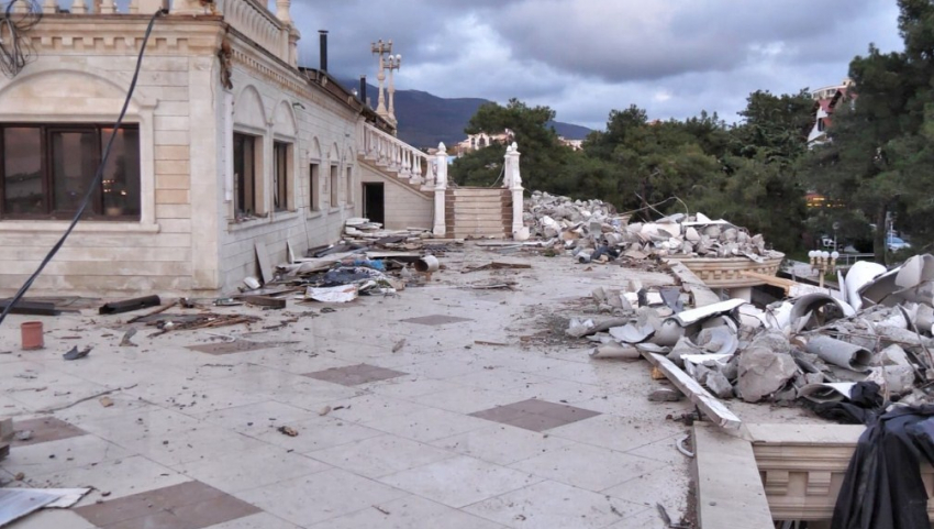 В Геленджике сносят «Яхту» брежневских времен: бизнесмен просит помощи