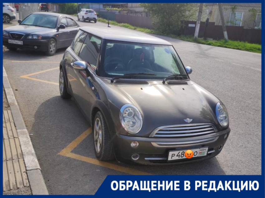 Припарковалась на остановке и ушла: поведение автоледи возмутило жительницу Новороссийска