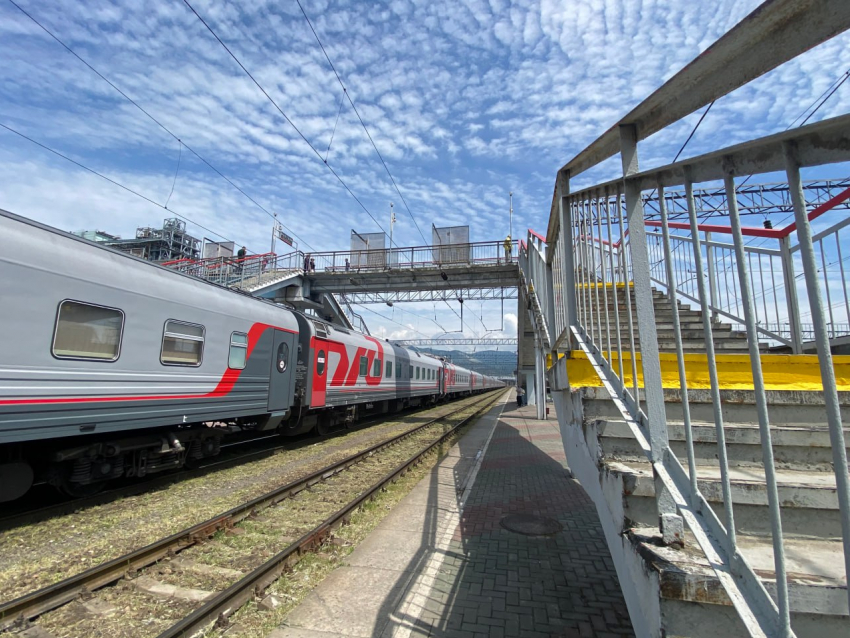 В Новороссийск - до октября: в бархатный сезон на юг России поезда будут ездить чаще и дольше