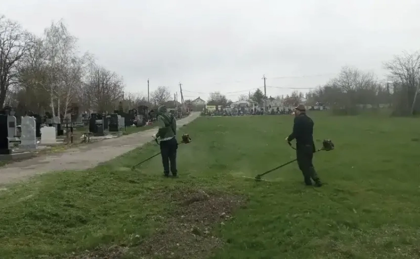 В Новороссийске готовятся к Радонице: больше автобусов, воды и песка