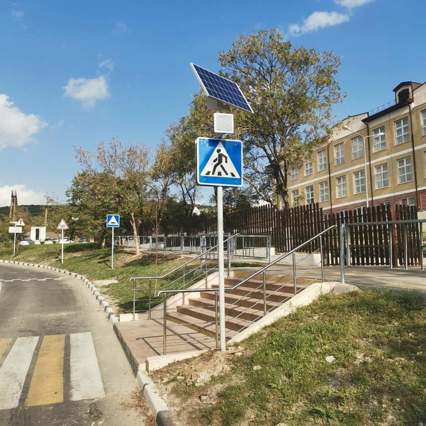 «Желтые» светофоры и знаки на Г-образных опорах: чего ждать на дорогах Новороссийска