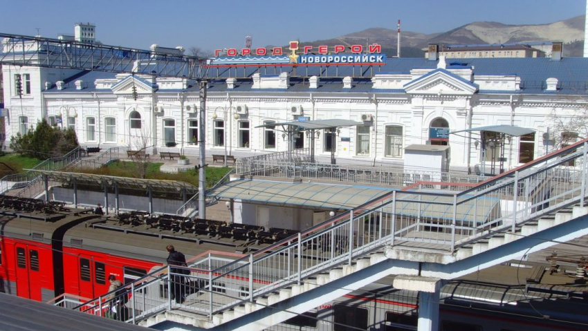 Ни столовой, ни маршрутки: приезжие недовольны жд-вокзалом Новороссийска 