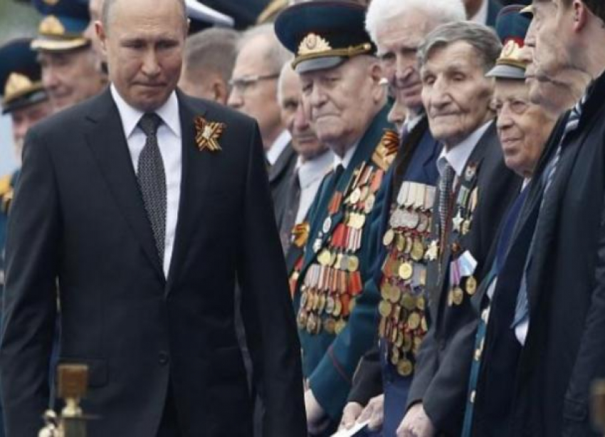 Теперь официально: Путин отменил парад Победы