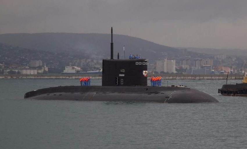 Приписанную к Новороссийску подводную лодку спасли в Черном море