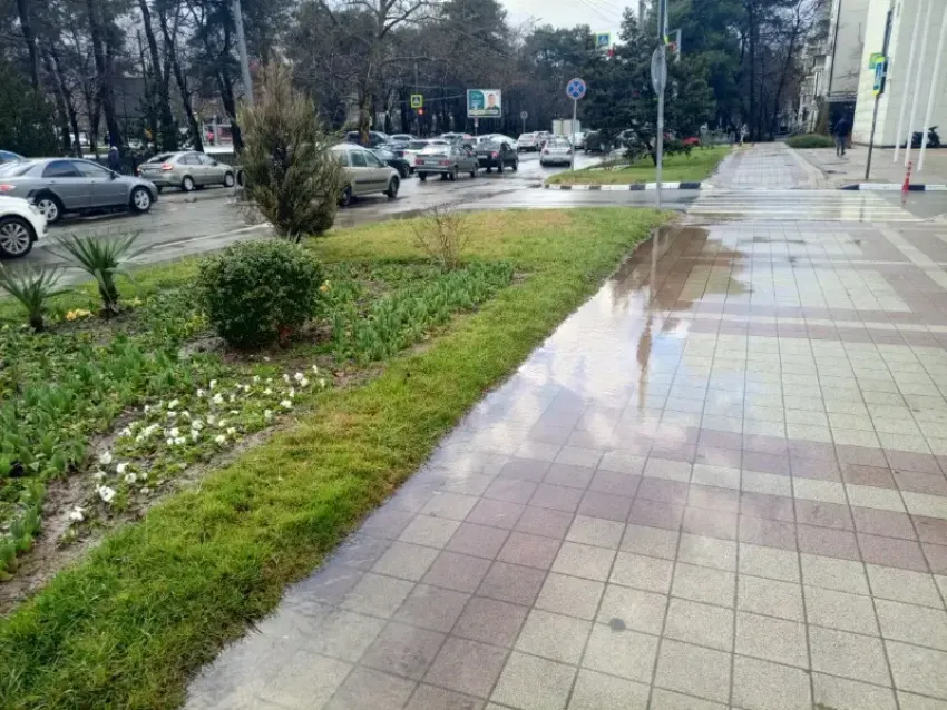 Зонтики далеко не убираем: в Новороссийске погода продолжит хмуриться