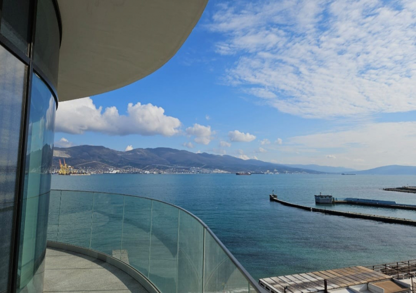 Погода в Новороссийске: тепло до +18 и порывы ветра до 13 метров в секунду 