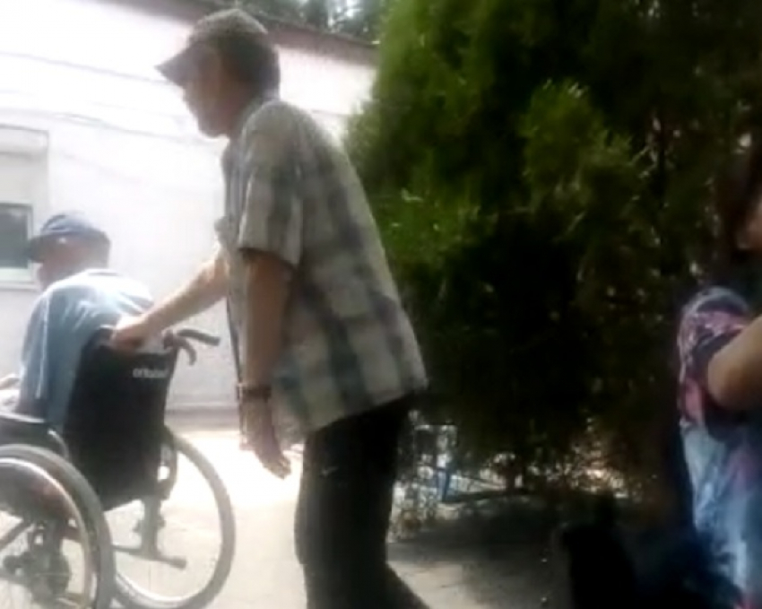 Постоялец новороссийского дома-интерната для престарелых и инвалидов объявил голодовку