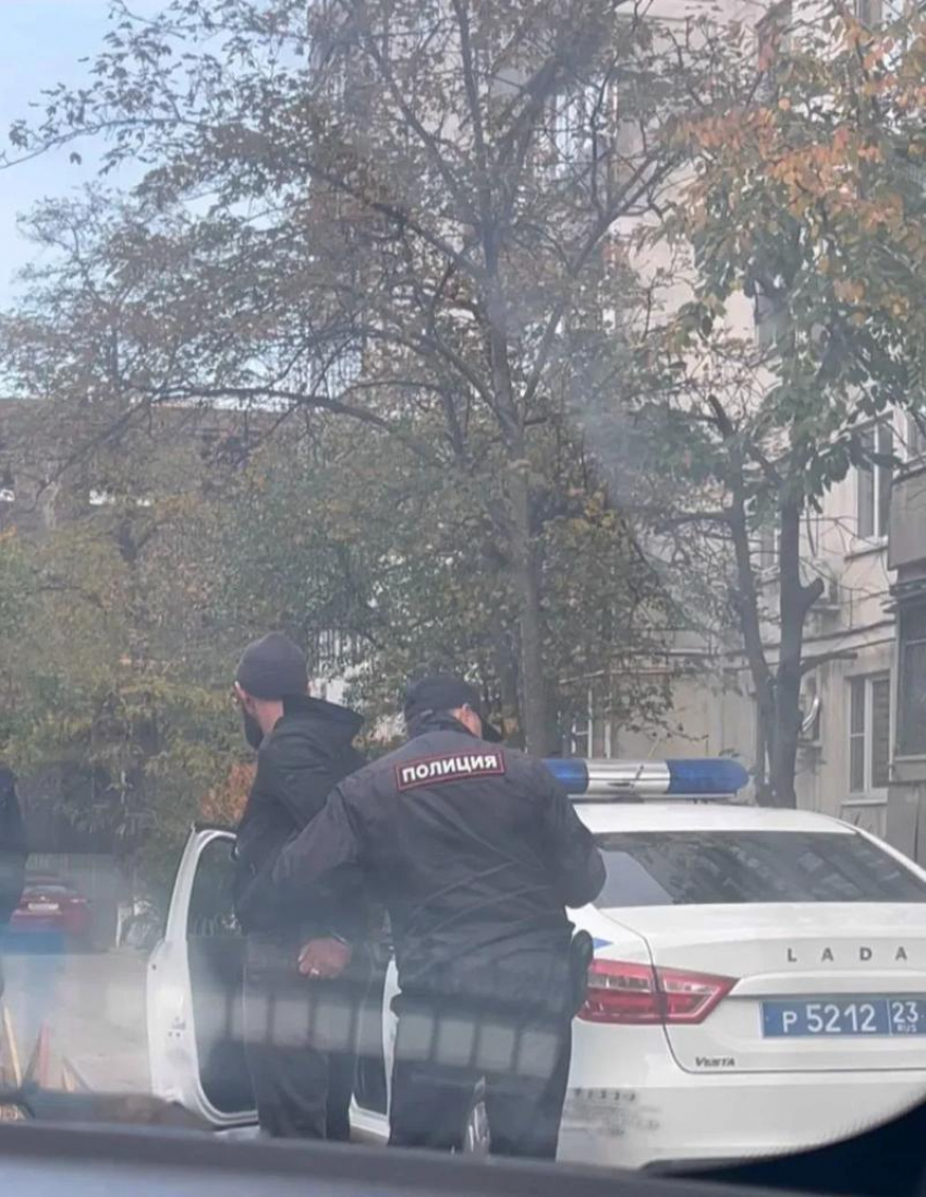 Наркозакладчика задержали возле учебного заведения в Новороссийске