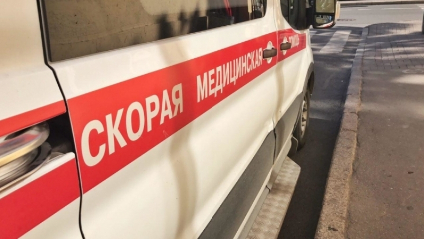 Несовершеннолетний попал под колеса автомобиля в одном из дворов Новороссийска