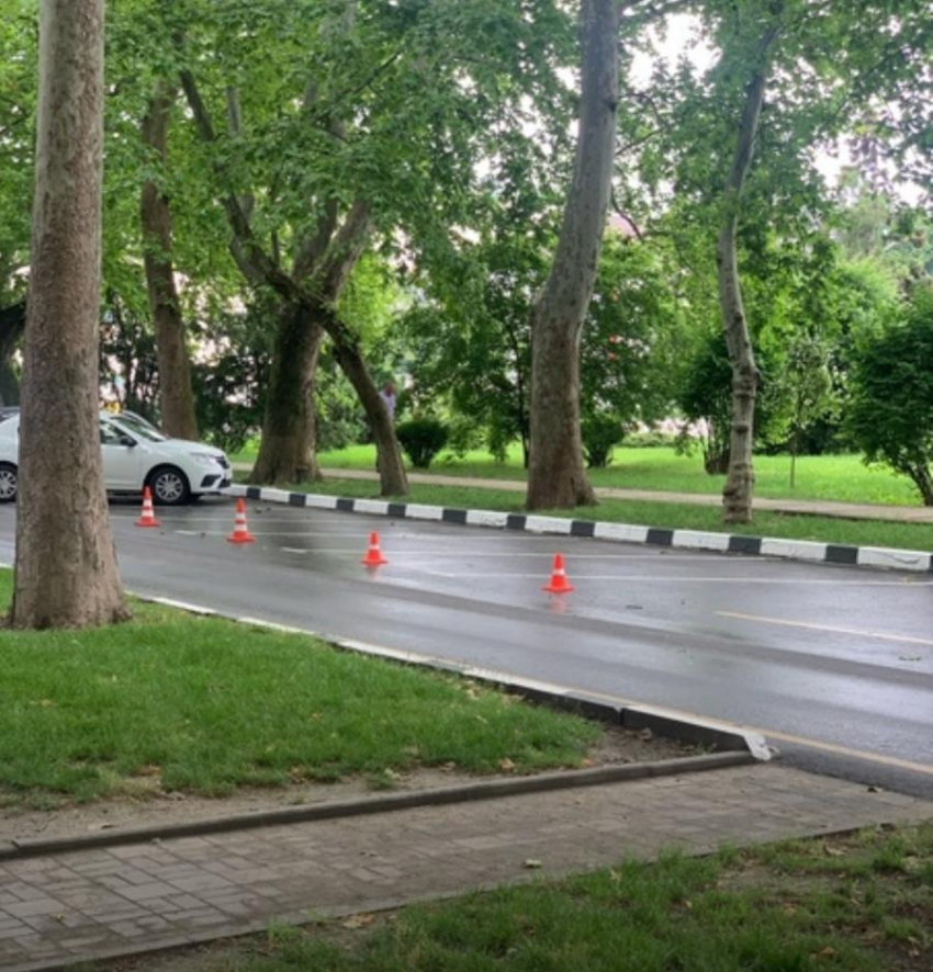 Отсутствие бесплатных парковок огорчает жителя Новороссийска