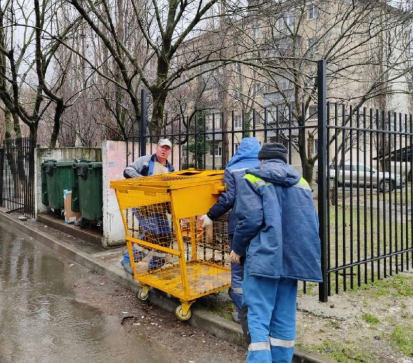 По 1,27 жёлтых контейнера в день чинили в Новороссийске