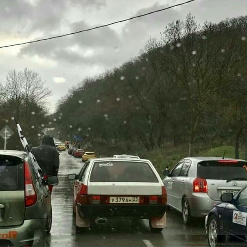 Гонки в Новороссийске помешали беременной вовремя попасть к врачу 