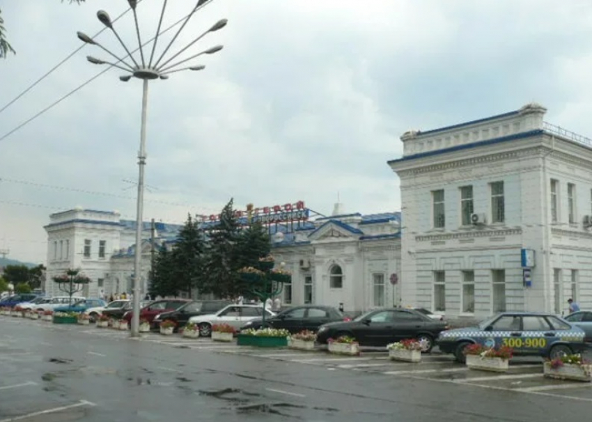 Жд-вокзал Новороссийска поставили в «тупик» на 7 месяцев 