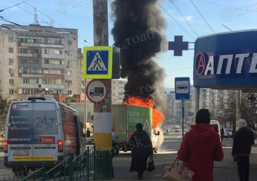 2 021 жжет: в Новороссийске загорелась «Газель"