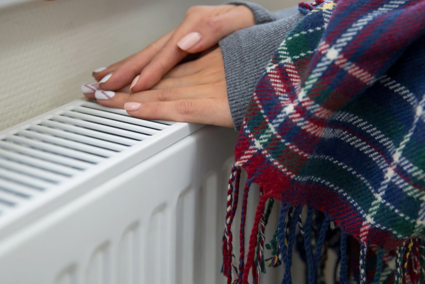 Сырость и холод: новороссийцы замерзают в своих квартирах 