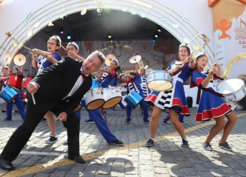 Детский оркестр из Новороссийска порвал московскую публику на Красной площади