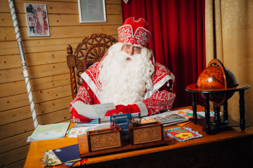 Деда Мороза нет? Священнослужитель против психолога