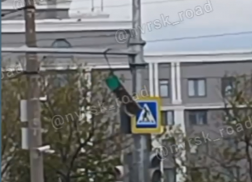 В Новороссийске «размотало» светофор и что там с «ямой мэра"