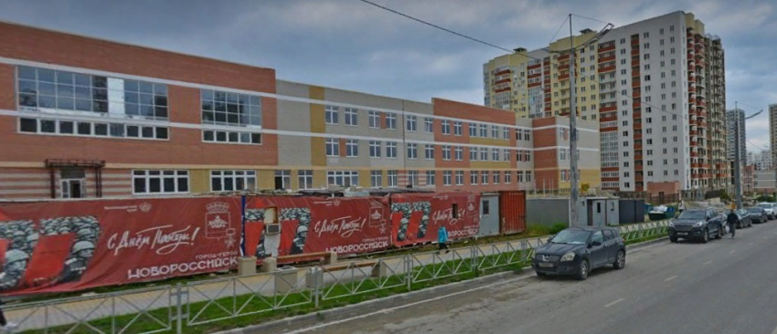 Учителей новой школы в Новороссийске лишили парковки 