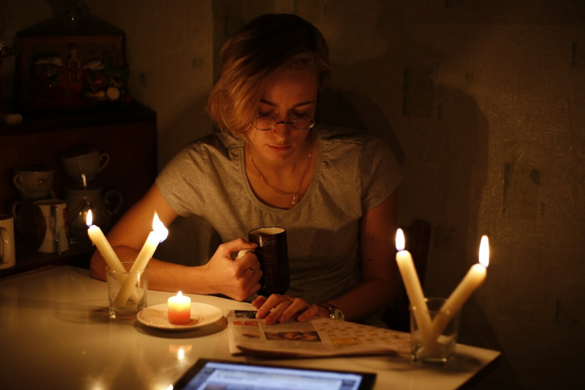 Без света - норма жизни: пригород Новороссийска фактически живет без электричества 