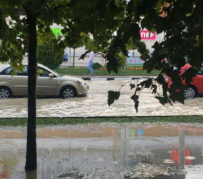 Реки и фонтаны погрузили Новороссийск под воду