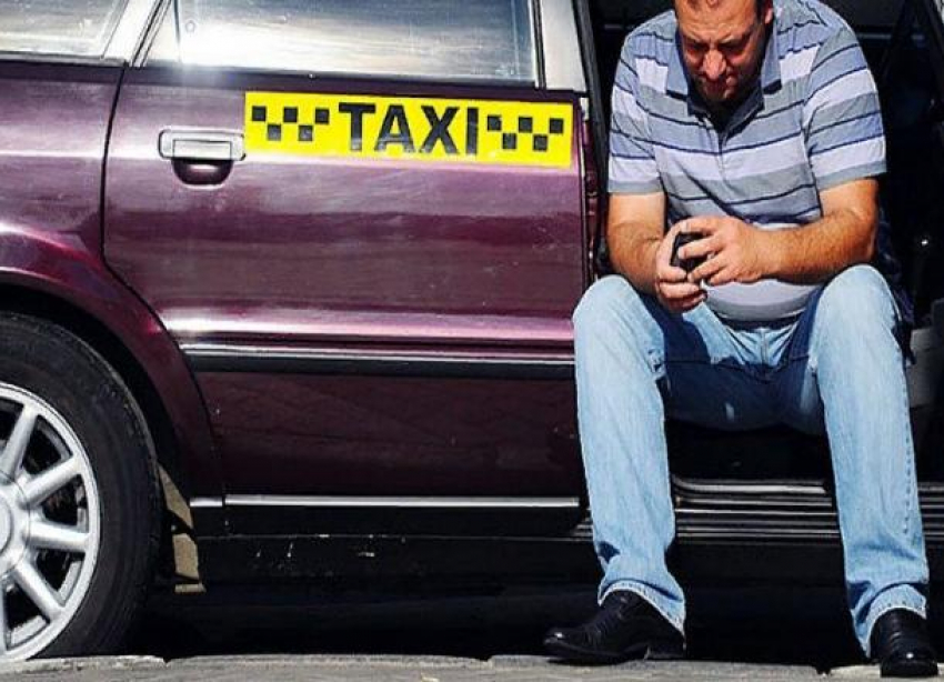 Таксиста из Новороссийска «кинули» на 15 тысяч   