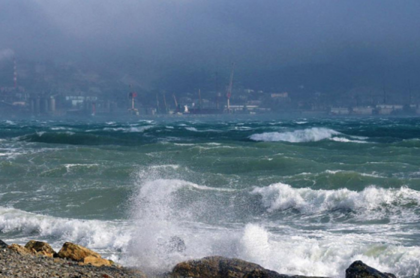 В Новороссийске объявили режим повышенной готовности из-за шторма